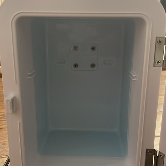 Mini Fridge - Picture 5 of 6